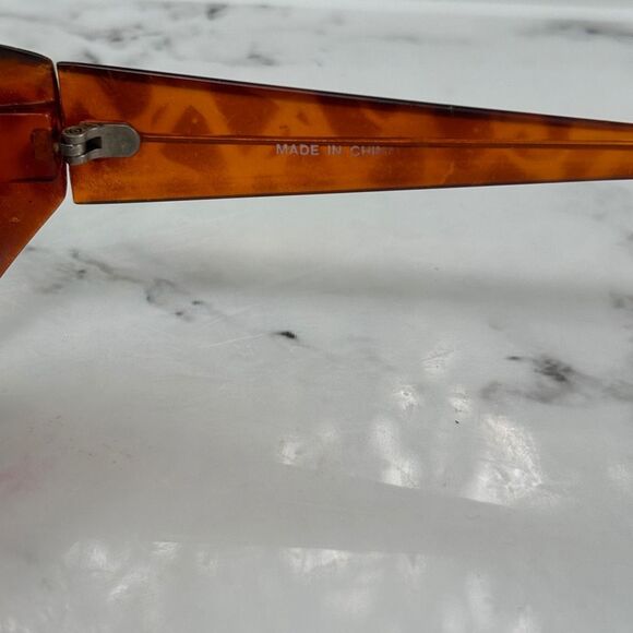 Women's Tortoise Frame Retro Oval Lens Full Rim Sunglasses OS - Picture 8 of 8